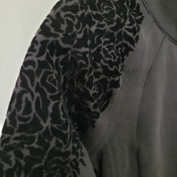 RARE Lululemon Floral Flock Pullover size 2 black quarter zip velvet floral 2017 - Picture 9 of 16